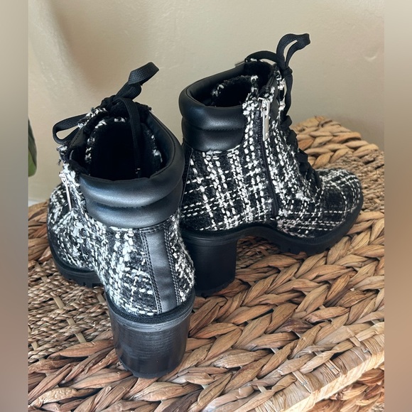 MARKDOWN on Jennifer Lopez NWOT Size 8 Plaid Platform Boots - Picture 3 of 8